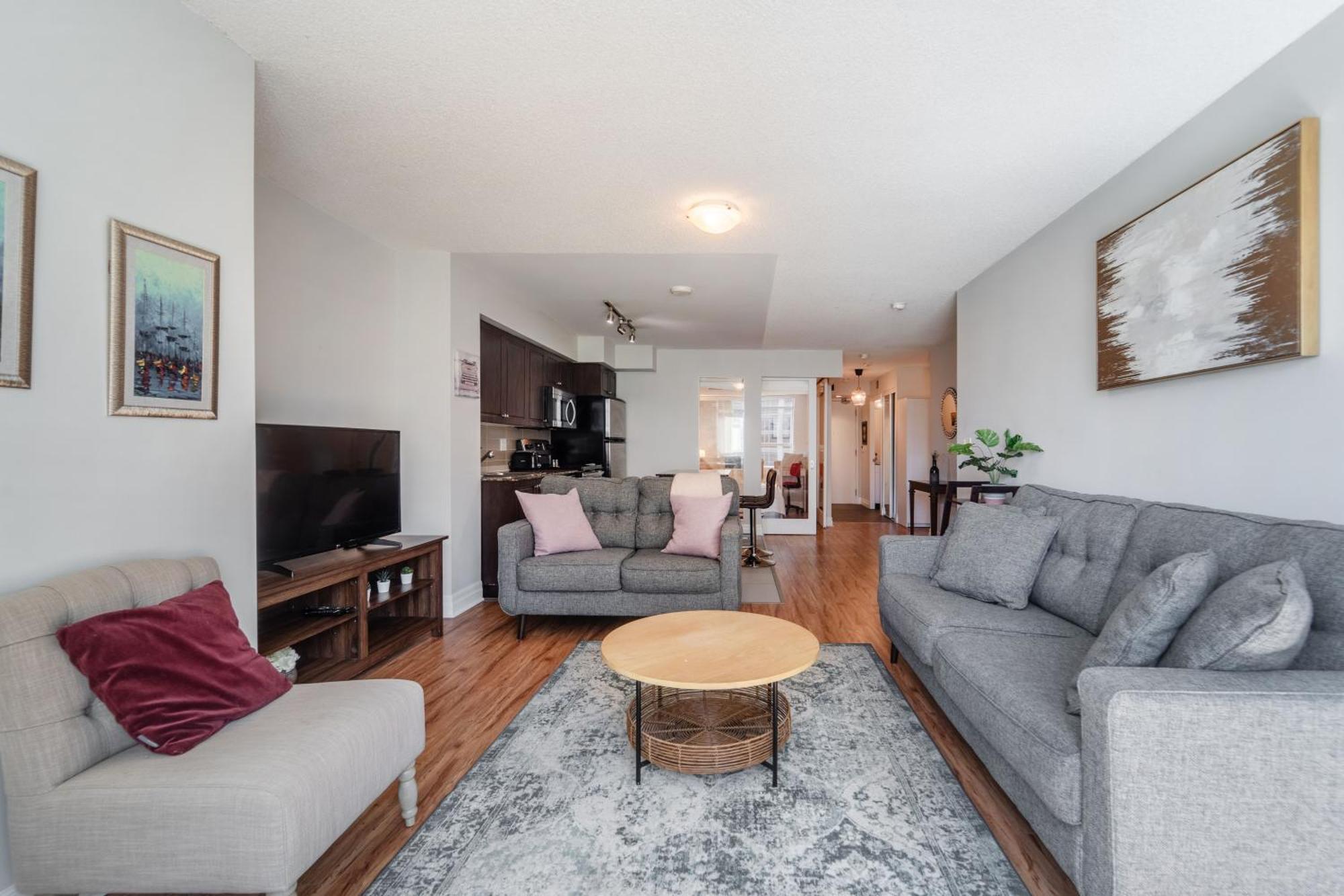 Spacious 2 Bedroom Plus Den, 2 Bath, Sleeps 5 With Balcony And Lakeview Downtown Toronto Condo المظهر الخارجي الصورة